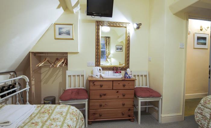 Bedroom 5 Twin with private bathroom